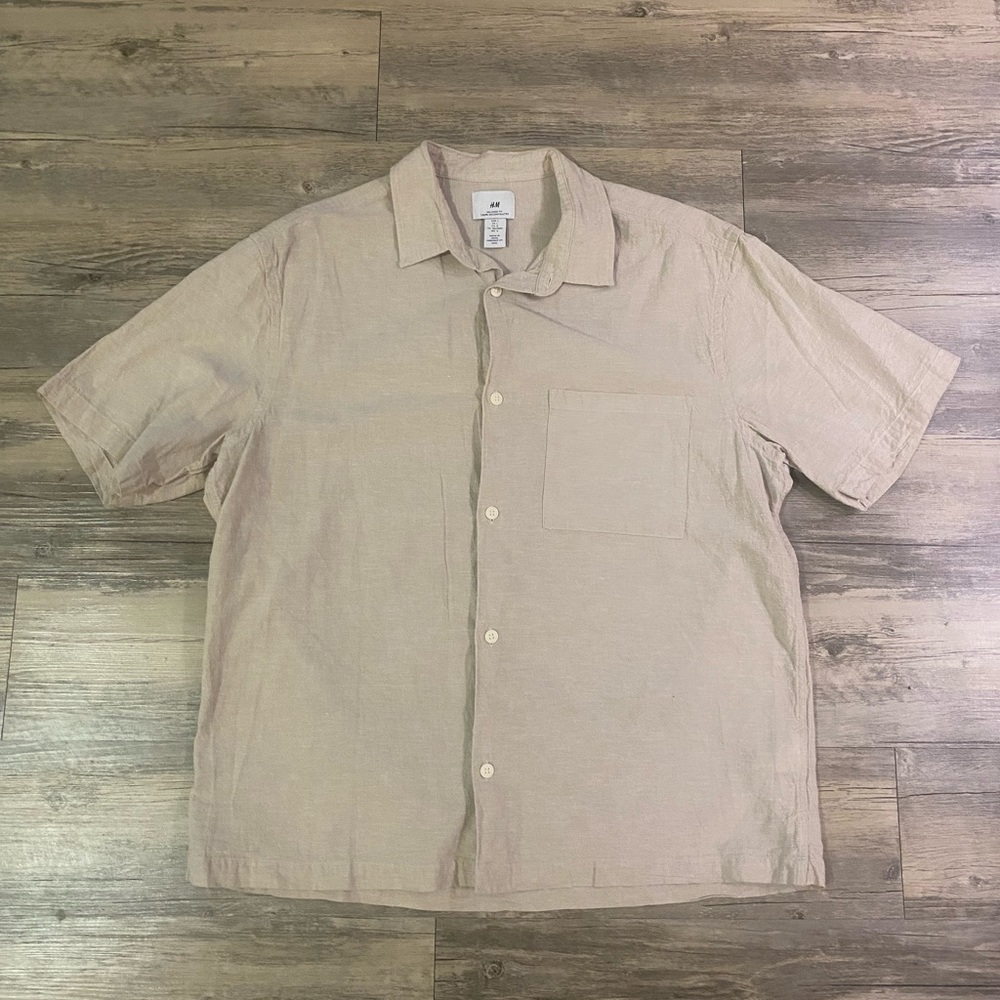 Men’s H&M Tan Button Down Short Sleeve Shirt